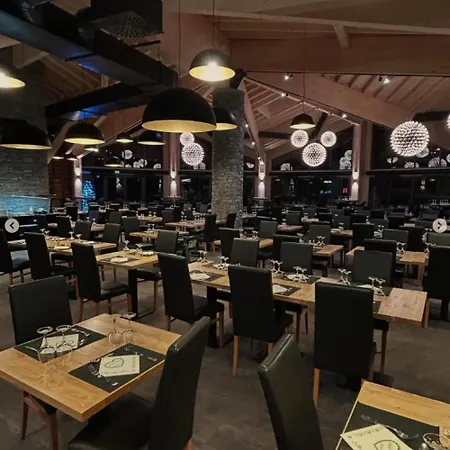 科瑞特俱乐部酒店 3* 莫尔济讷